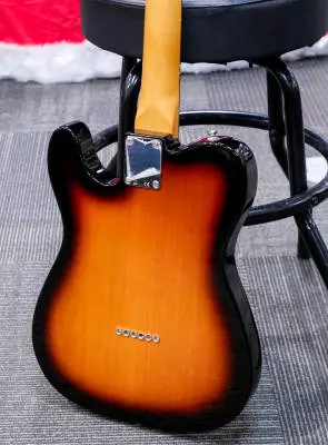 Fender - Noventa Telecaster, Pau Ferro Fingerboard - 2-Colour Sunburst 2